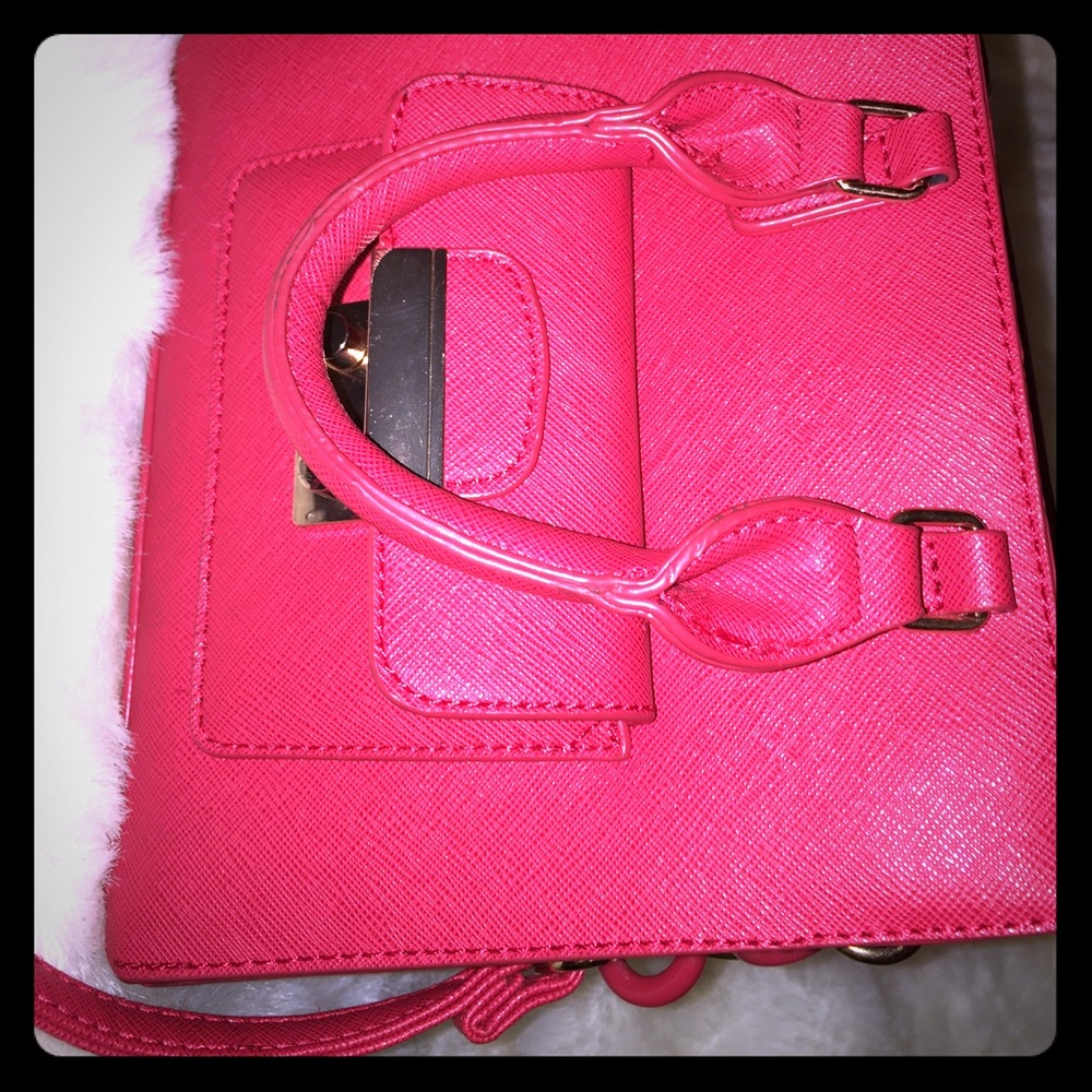 Small red strap bag !